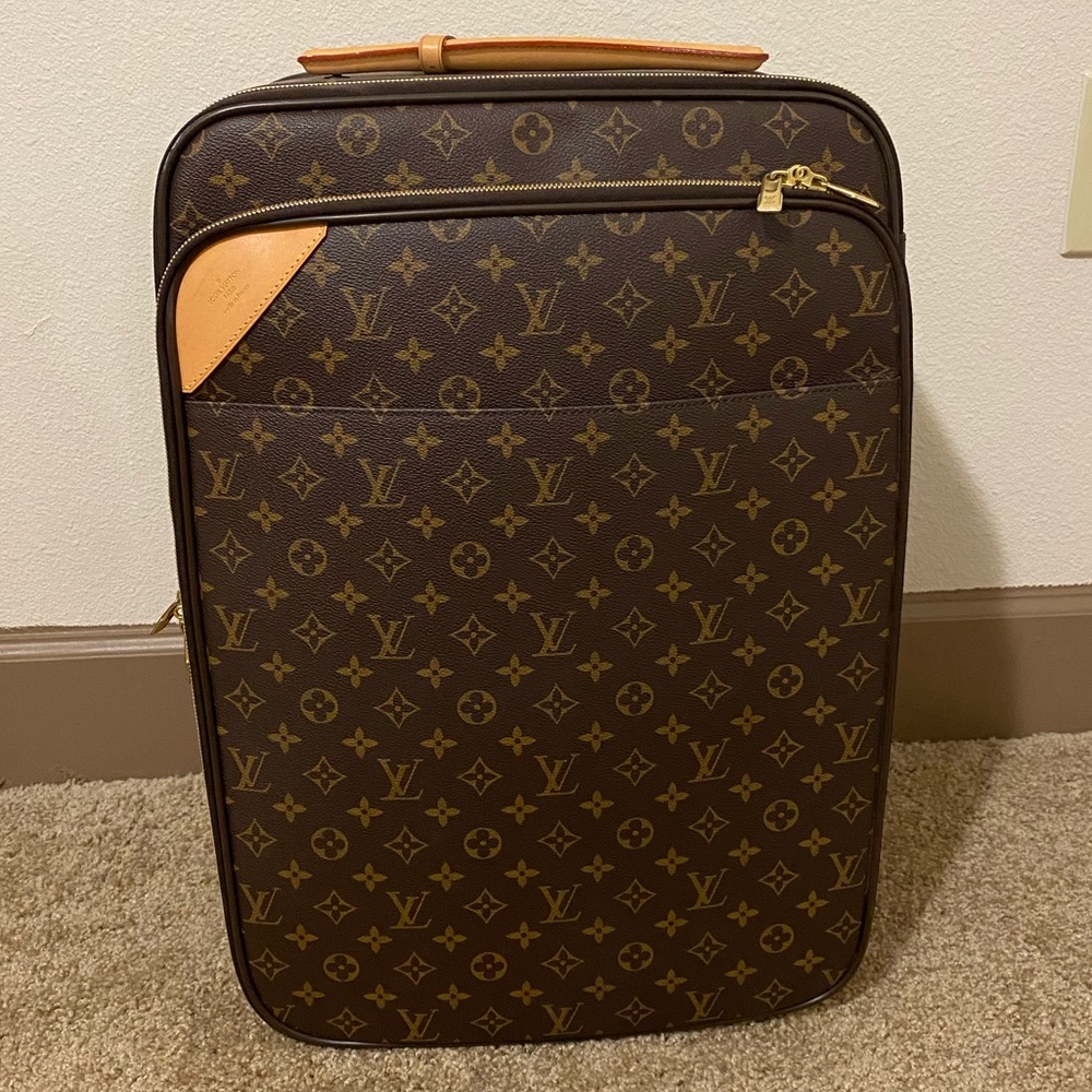 100% AUTHENTIC Louis Vuitton carry-on